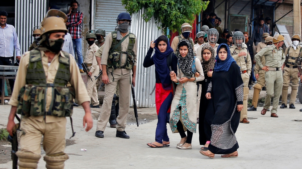 The Wider Image: Kashmir''s stone-pelters face off against pellet guns