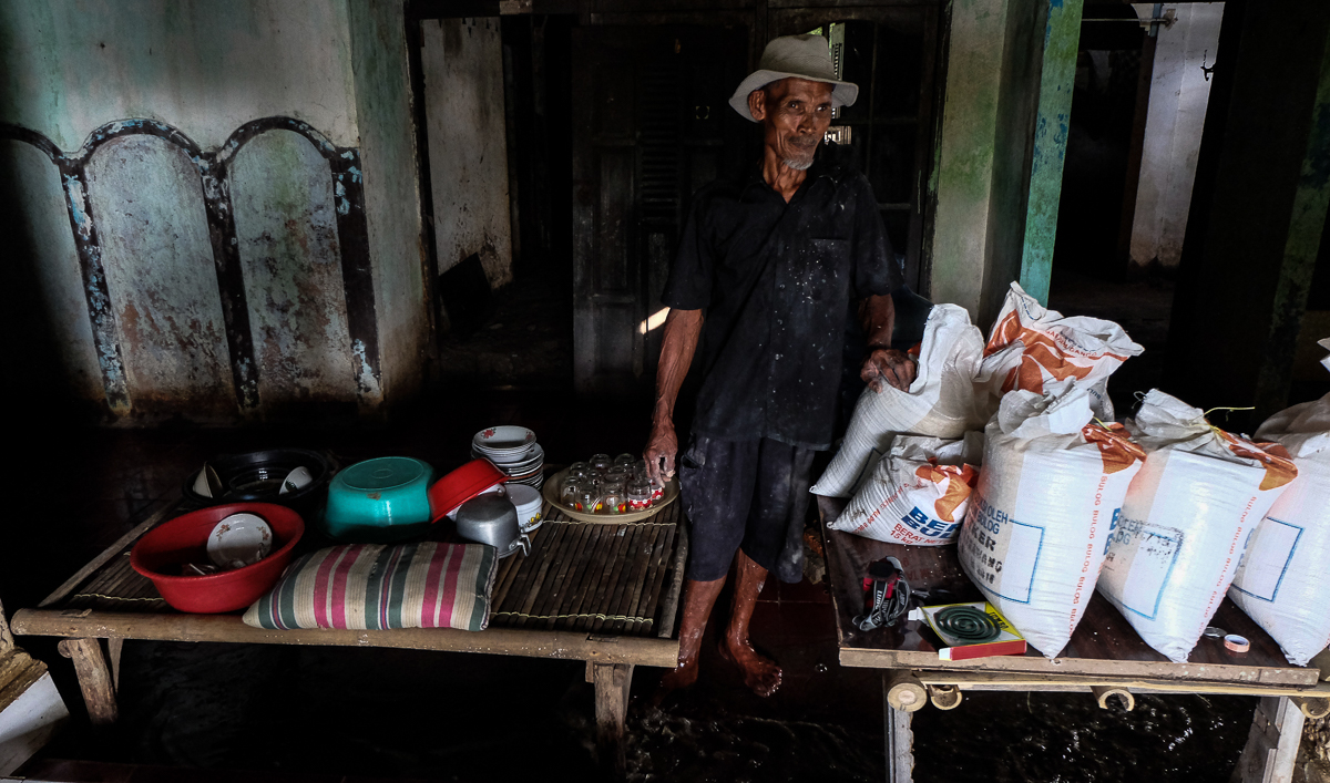 Drowning villages of Jakarta/ Please Do Not Use