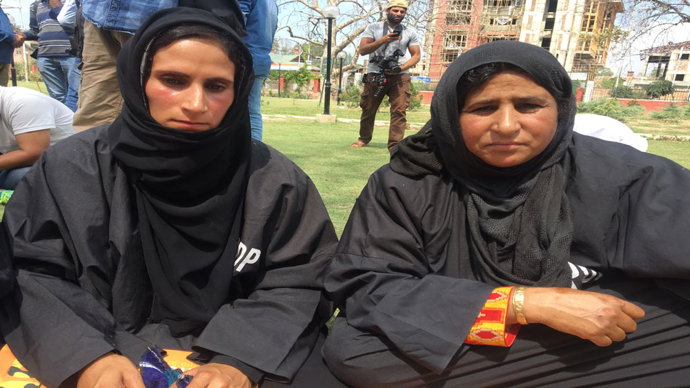 Zareefa, right, was pregnant with her daughter Zahida, left, when her husband disappeared [Rifat Fareed/Al Jazeera]