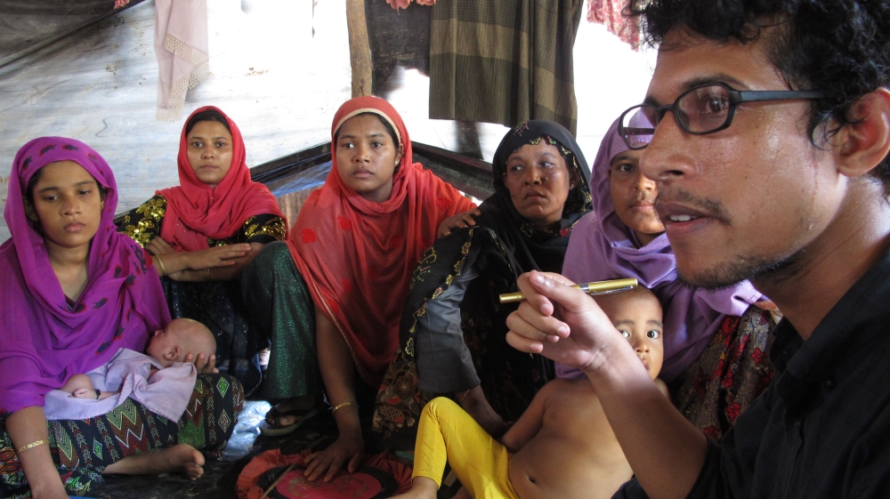 Omar Faruk, an assistant clinical psychologist with medical charity Gonoshasthaya Kendra working in partnership with Doctors of the World, conducts a group counselling session [Annette Ekin/Al Jazeera] 