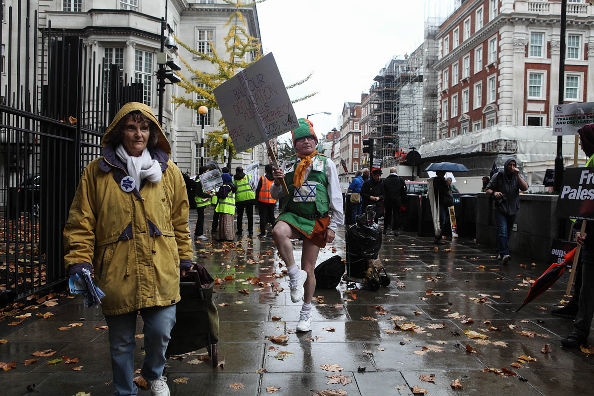 Palestinian activists mark 100 years of the Balfour Declaration in London