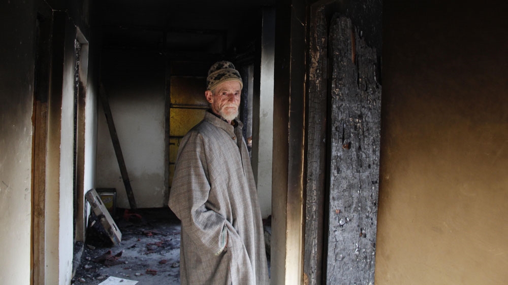 Many people allege theft of their valuables and belongings during the gun-battles [Zahid Rafiq/Al Jazeera]