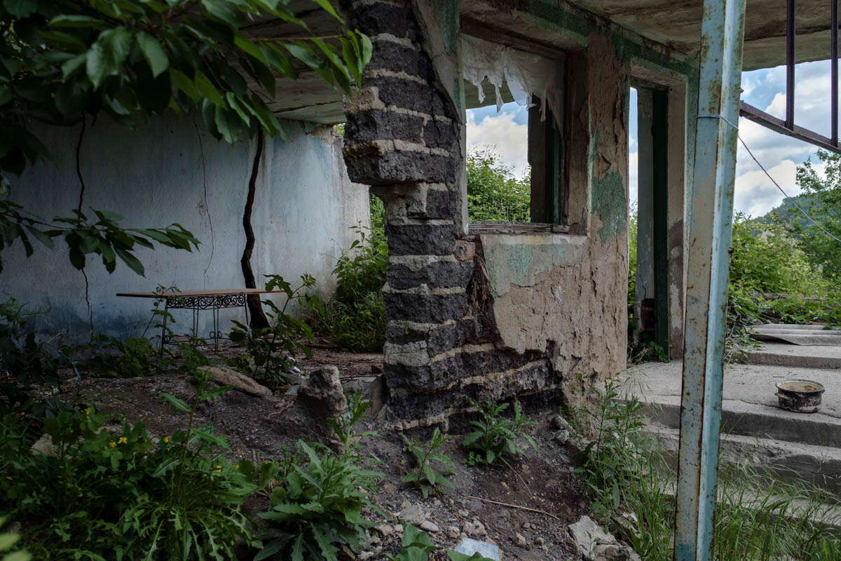 Landslides where mines have been improperly closed continue to take place when it rains, destroying people''s houses. Compensations have been slow to come.