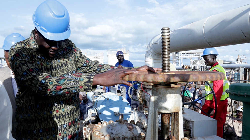 Minister of Petroleum Ezekiel Lol Gatkuoth launches the pumping of crude oil in Ruweng state [Jok Solomun/Reuters]