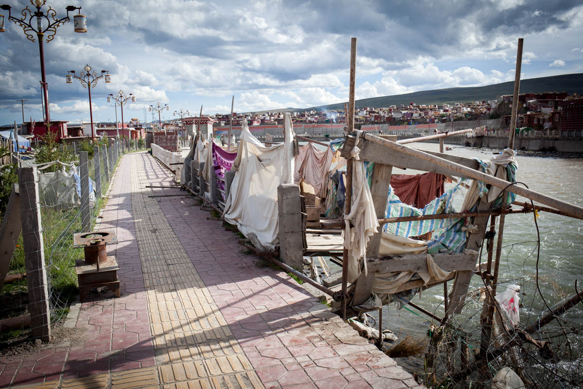 Yarchen Gar:  The mountain monastery