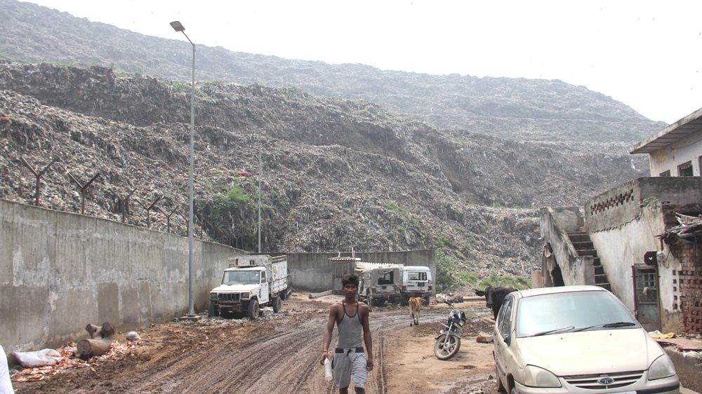 Delhi''s "Mountain Of Garbage"