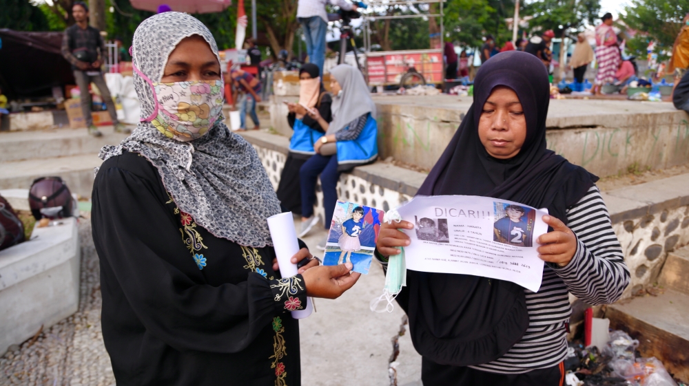 Many families are left looking for their missing children after the September 28 disaster [Ted Regencia/Al Jazeera]