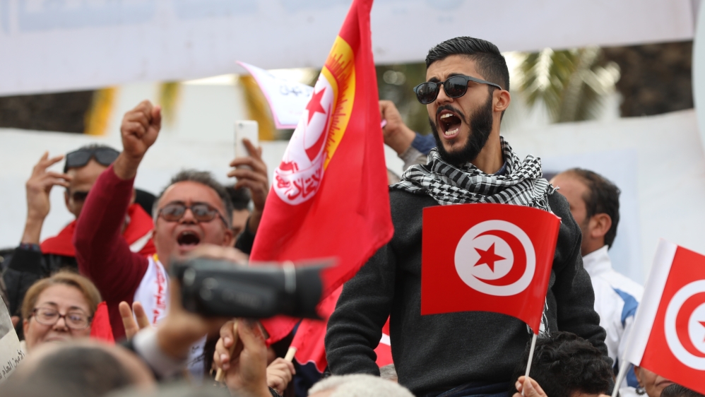 Demonstration of public officials in Tunis
