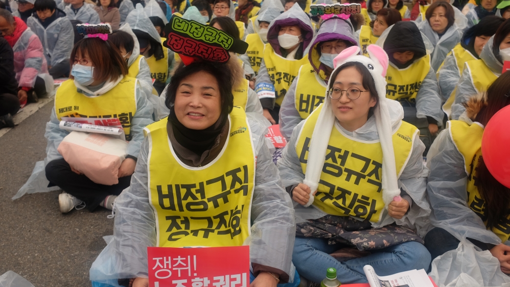 Yeon Sun-lee does not see a change taking place anytime soon [Sookyoung Lee/Al Jazeera]For Eun Ju-na, the recent decision of the government to let employer more flexibility to adjust working hours was worrisome when the staff was already overworked due to staff shortage [Sookyoung Lee/Al Jazeera]