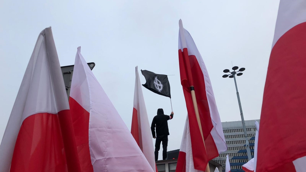 

One man raised a flag bearing the Celtic Cross, which is used as a hate symbol by neo-Nazis [Agnieszka Pikulicka-Wilczewska/Al Jazeera]

One man raised a flag bearing the Celtic Cross, which is used as a hate symbol by neo-Nazis [Agnieszka Pikulicka-Wilczewska/Al Jazeera]