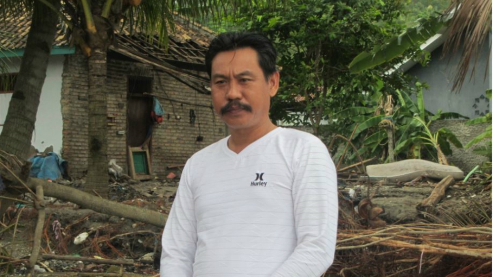  Abdulrahman: 'We're scared, but this is our home' [Teguh Harahap/Al Jazeera]