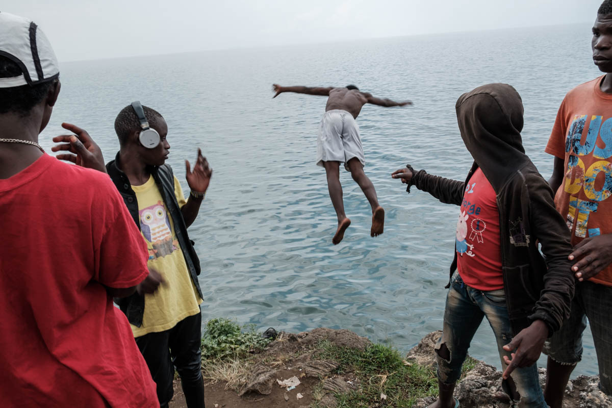 Being part of the group Shusha Ma Flow, according to Ivoire Papati Dance and his friends “means a lot… now we can help each other, we are stronger together.” Making music has taught them that “being a
