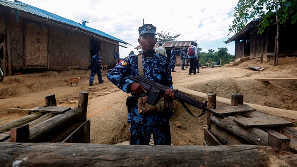 MYANMAR-CONFLICT-SECURITY A Myanmar border guard policeman gurads a police station in Buthidaung on January 7, 2019. - Myanmar has called on its military to ''launch operations'' against ethnic Rakhine