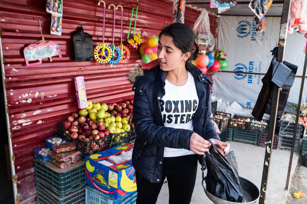 Husna while shopping in a little grocery of Rwanga Refugees’ Camp. Despite some difficulties at its birth, the Boxing Sisters program has been vigorously welcomed by the residents of Rwanga.