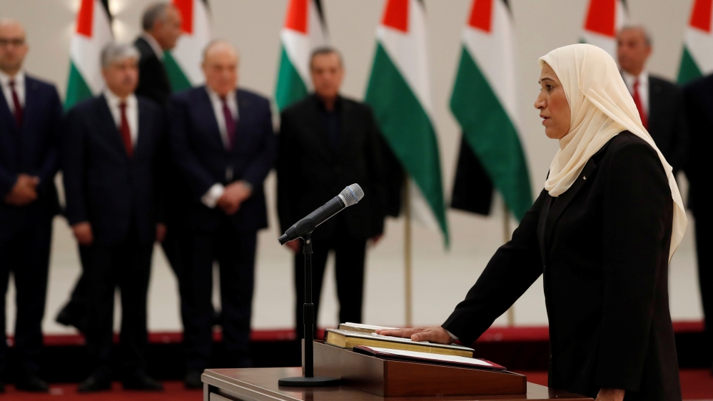 Amal Hamad is sworn in as the minister of women's affairs [Mohamad Torokman/Reuters]