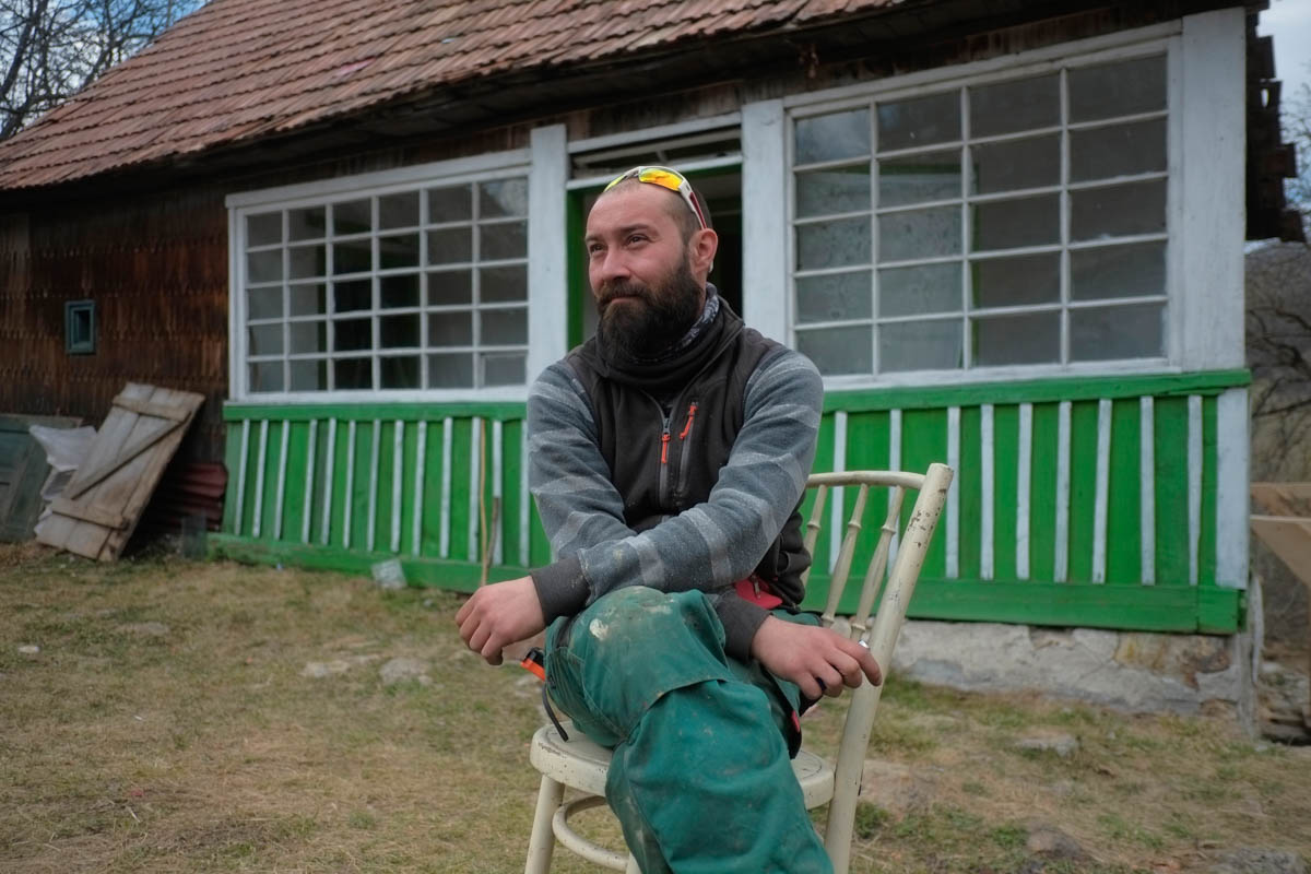 Constantin Zainea has bought a house in Ro?ia Montana, together with his wife, an architect. They were both involved in the fight against the mining project. Now they are living and working in the cit