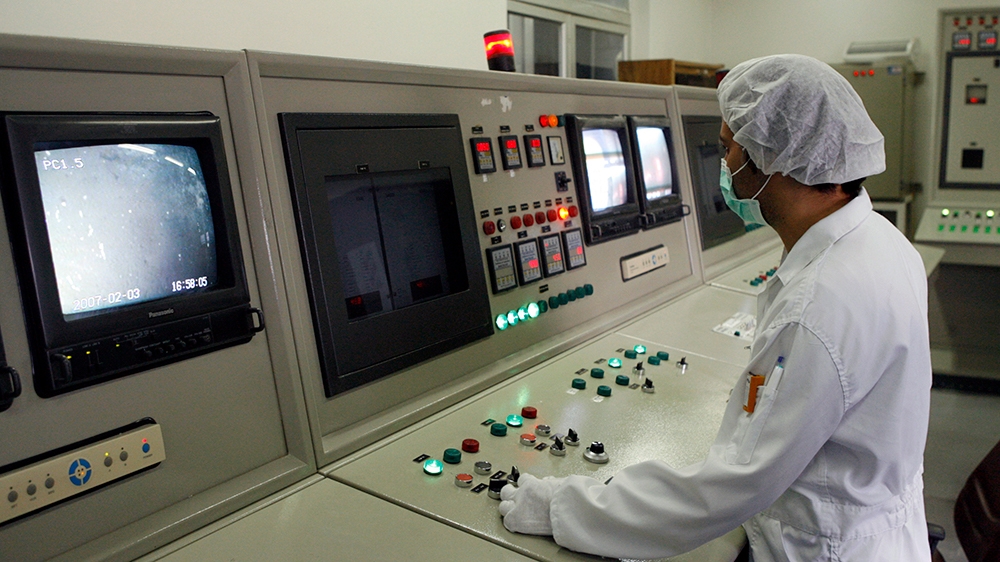 A technician works in the control room at the uranium conversion facility in Isfahan, 450 km south of Tehran, February 3, 2007. Six envoys representing the Non-Aligned Movement of developing nations v