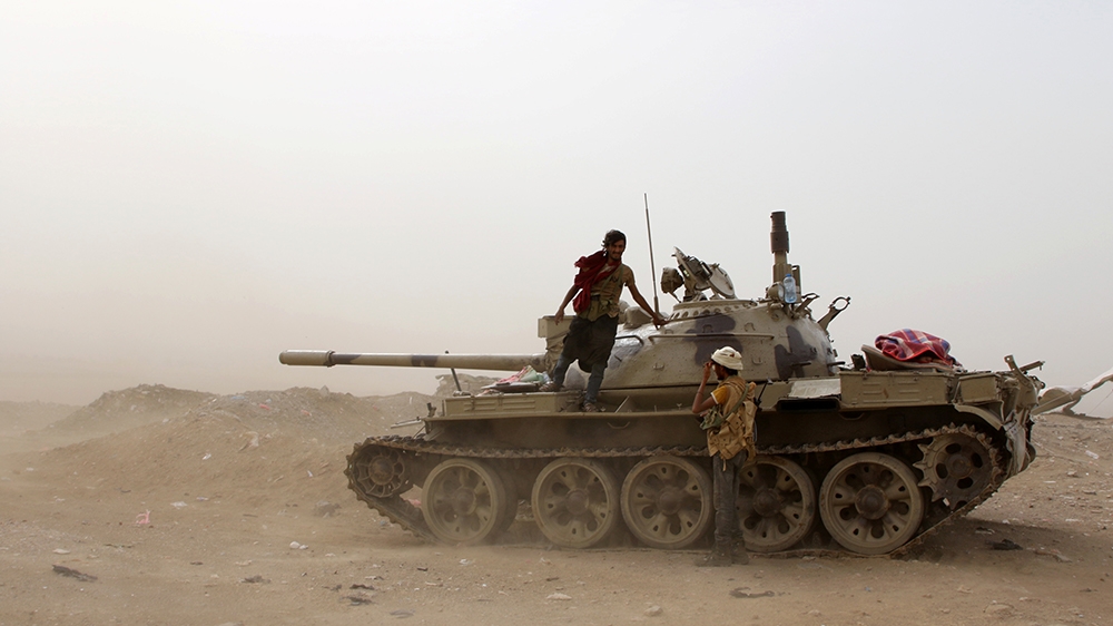 Members of UAE-backed southern Yemeni separatist forces stand by a tank during clashes with government forces in Aden, Yemen August 10, 2019. REUTERS/Fawaz Salman