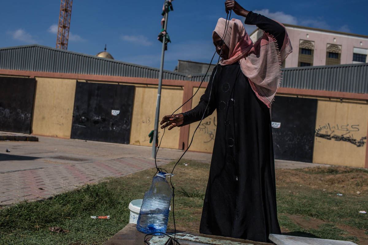 Conditions in the improvised camp are difficult, with no access to drinking water, sharing 1 bathroom. many of them were located in the first months of the war in a school in Al Dhara district. But th