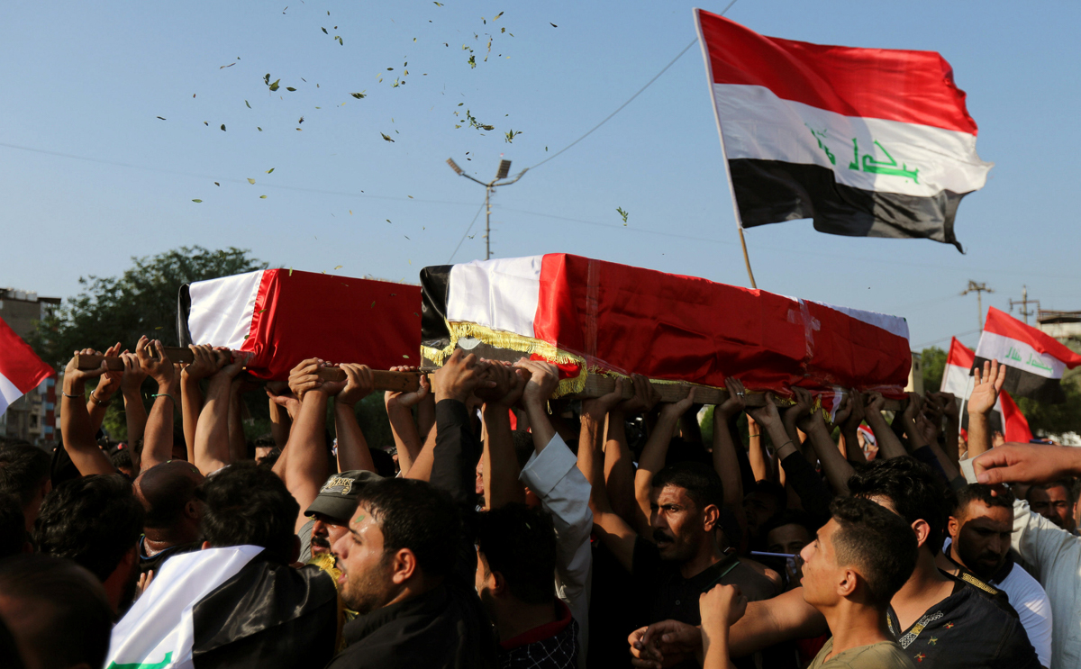 Iraqi mourners carry the coffin of a demonstrator who was killed at anti-government protests, during a funeral, in the holy city of Kerbala, Iraq November 4, 2019. REUTERS/Abdullah Dhiaa al-Deen