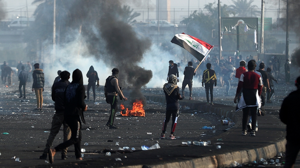Iraqi demonstrators gather during ongoing anti-government protests in Baghdad, Iraq January 20, 2020. REUTERS/Thaier al-SudanI