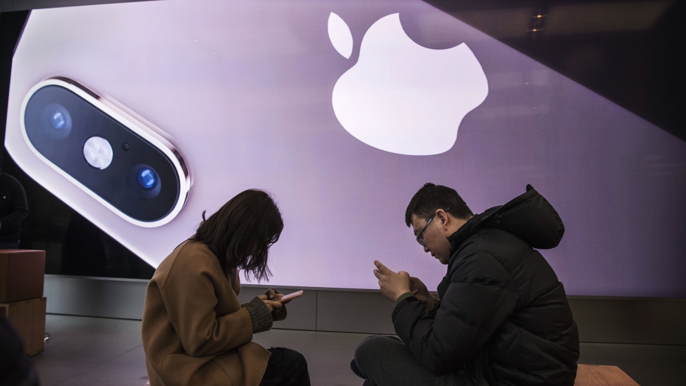 Apple Slashes Revenue Forecast Following Weak Sales In China