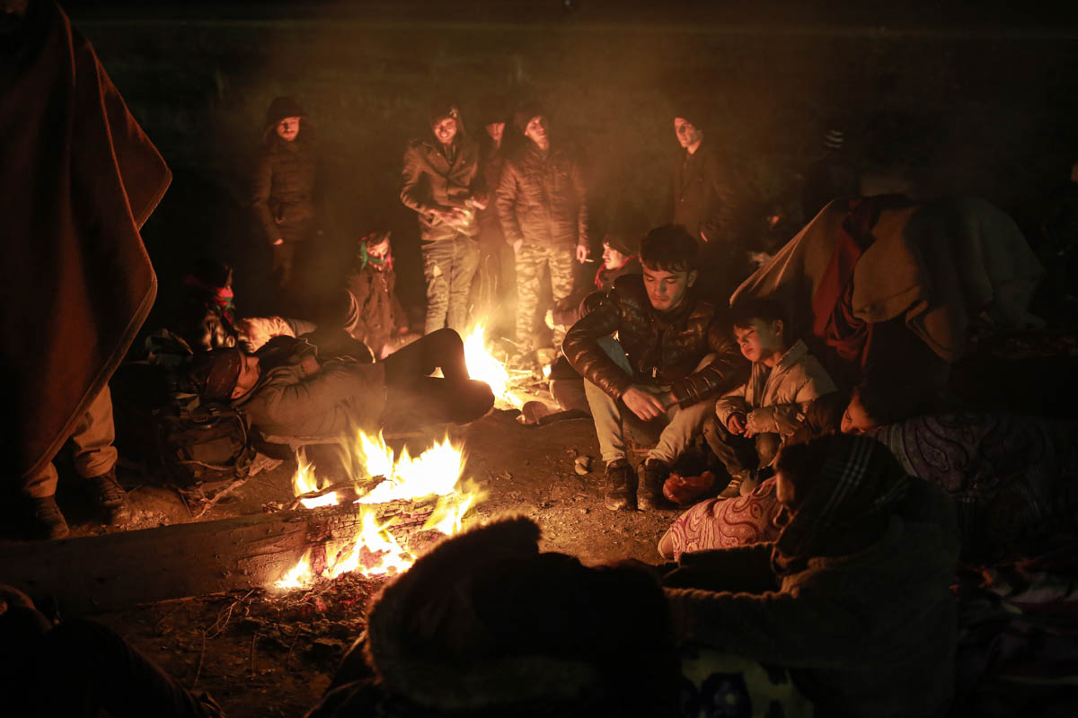 Refugees head to Greece as Turkey opens gates [Hosam Salem/Al Jazeera]