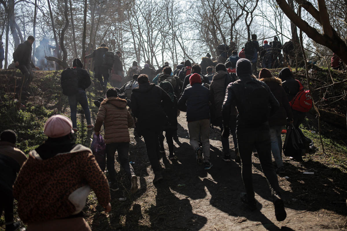 Refugees head to Greece as Turkey opens gates [Hosam Salem/Al Jazeera]