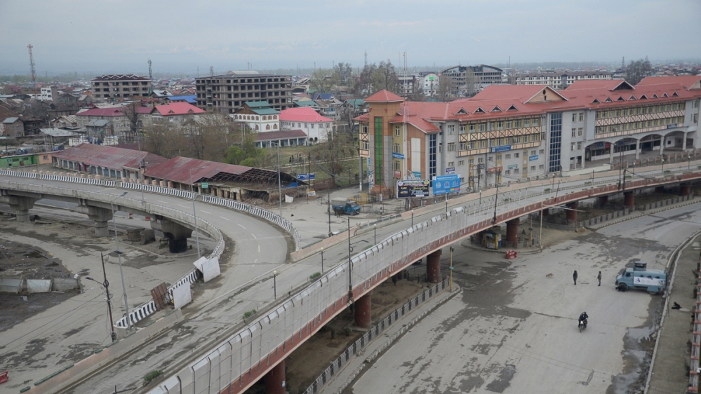 Authorities in Indian-administered Kashmir impose a complete lockdown amid the growing fears of COVID-19 spread. [Shuaib Bashir/Al Jazeera]