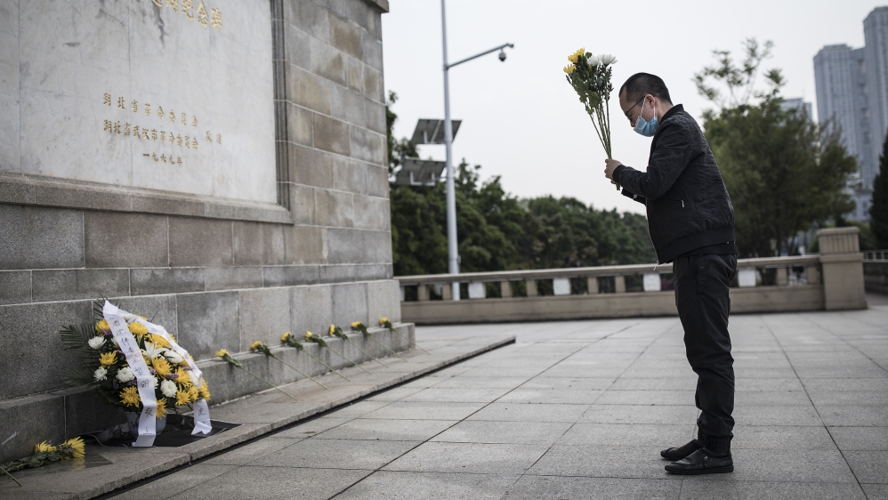 People Mourn COVID-19 Victims In Wuhan On Tomb Sweeping Day