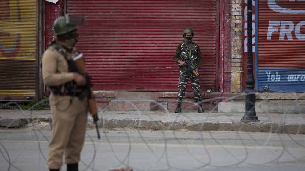 Indian paramilitary soldiers