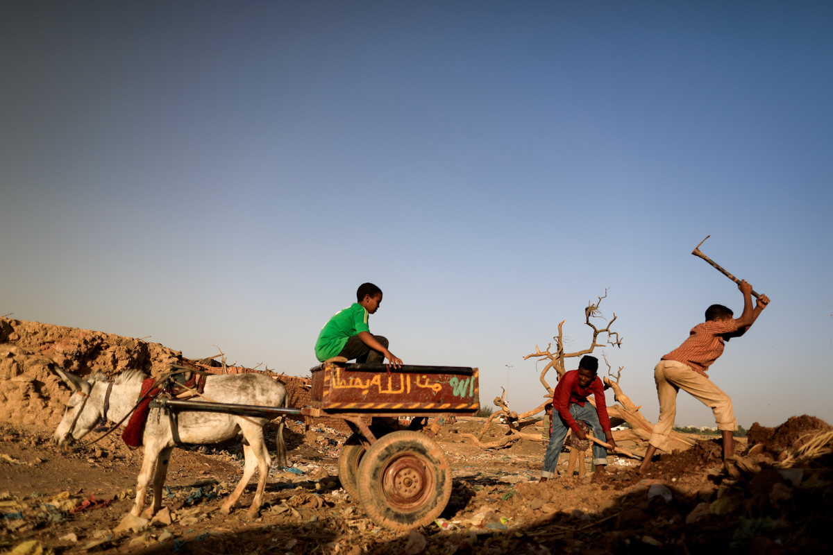 Mazeen, (R), 12, collects clay in an area known as the ''Potters Village'' in Alqamayir, Omdurman, Sudan, February 16, 2020. REUTERS/Zohra Bensemra SEARCH "BENSEMRA NILE" FOR THIS STORY. SEARCH "WID
