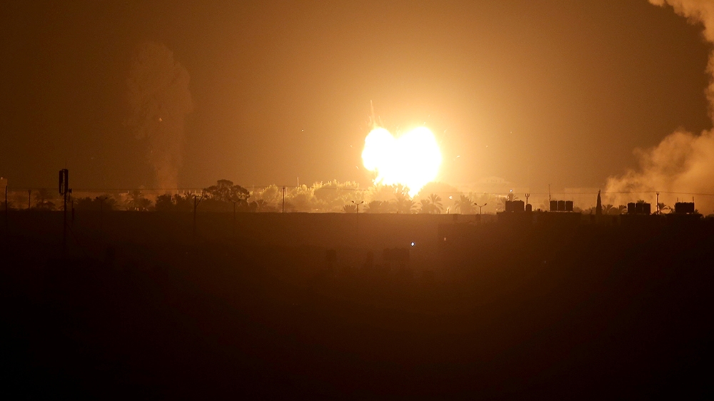 Smoke and flame are seen following an Israeli air strike in the southern Gaza Strip September 16, 2020. REUTERS/Ibraheem Abu Mustafa