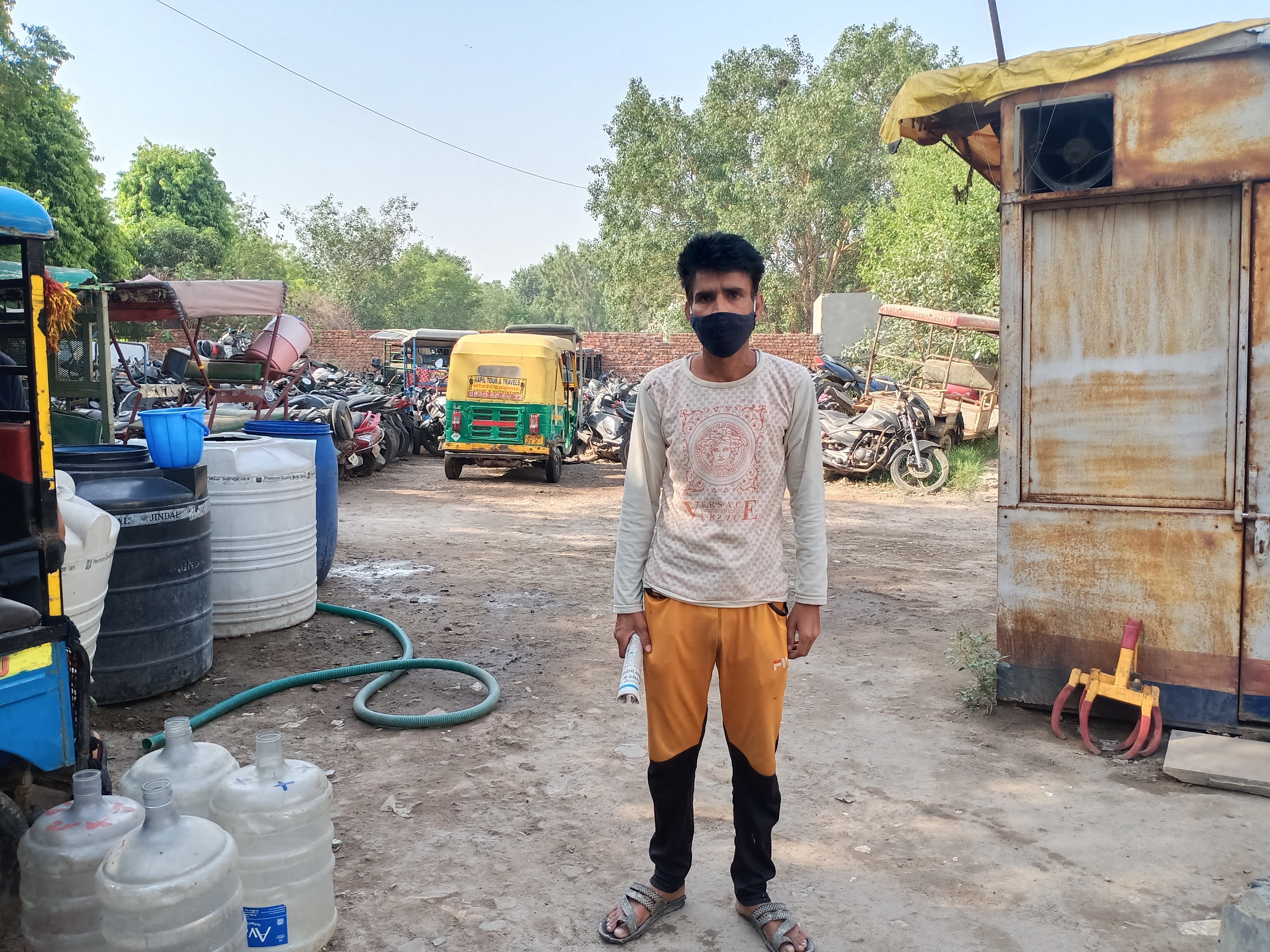 Jagdev Pandey at a homeless shelter in New Delhi [Anuja/Al Jazeera]