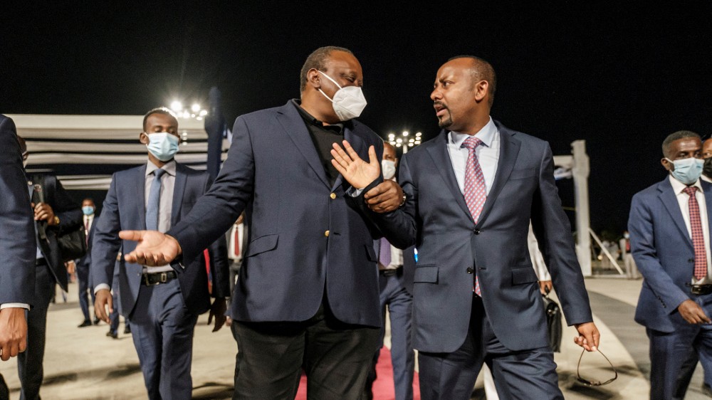Uhuru Kenyatta (L), President of Kenya, and Abiy Ahmed, Prime Minister of Ethiopia