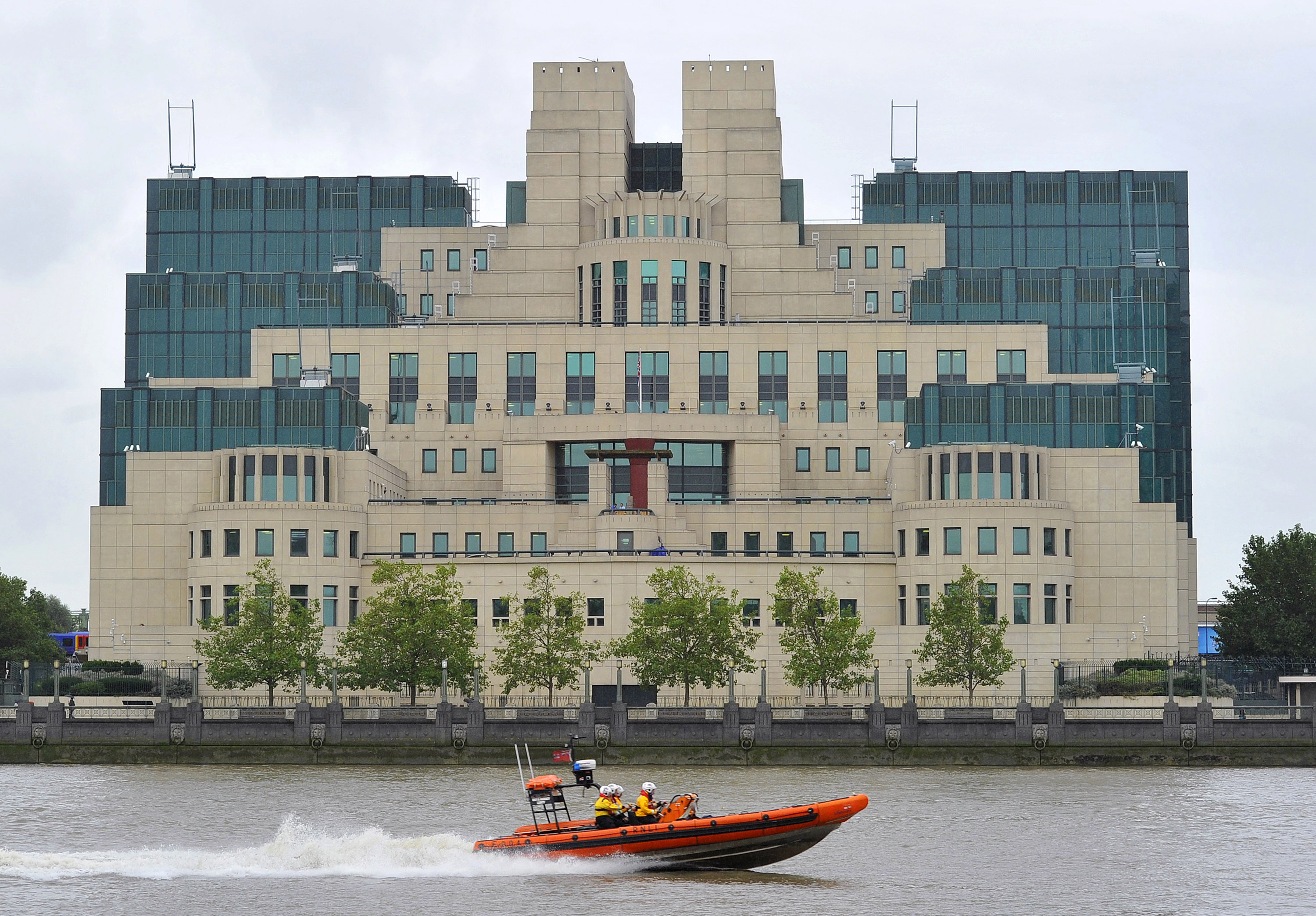 A motorboat passes by the MI6 building in London August 25, 2010. REUTERS/Toby Melville/File Phot