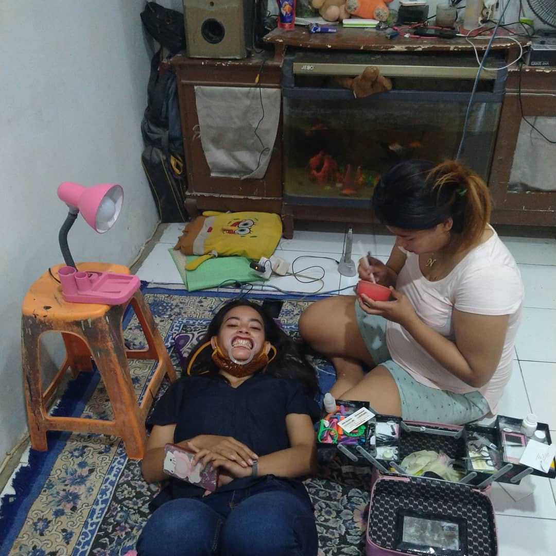 Unlicensed "dental workers" in Indonesia