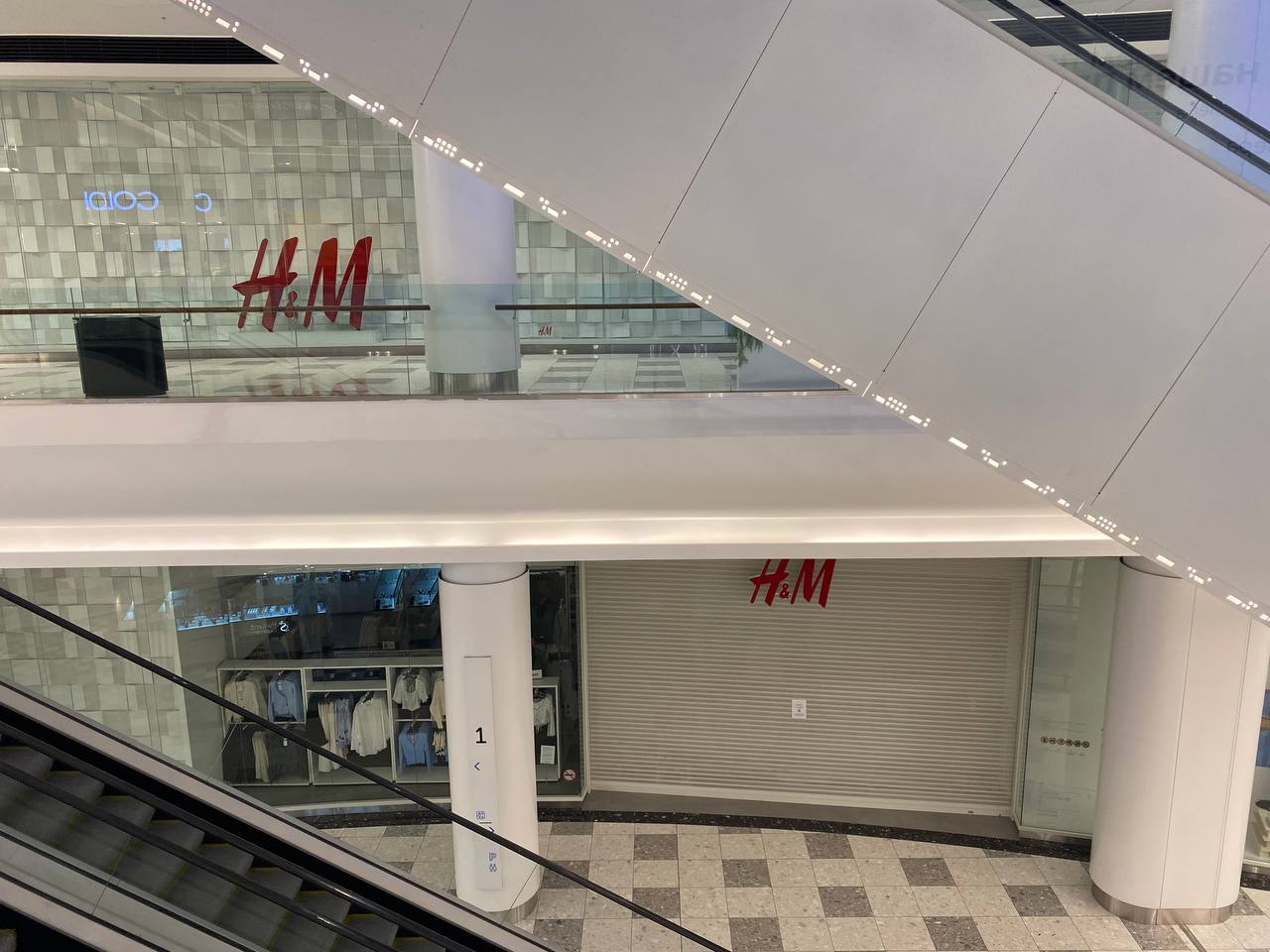 A closed H&M shop on Avtozavodskaya Street in Moscow 
