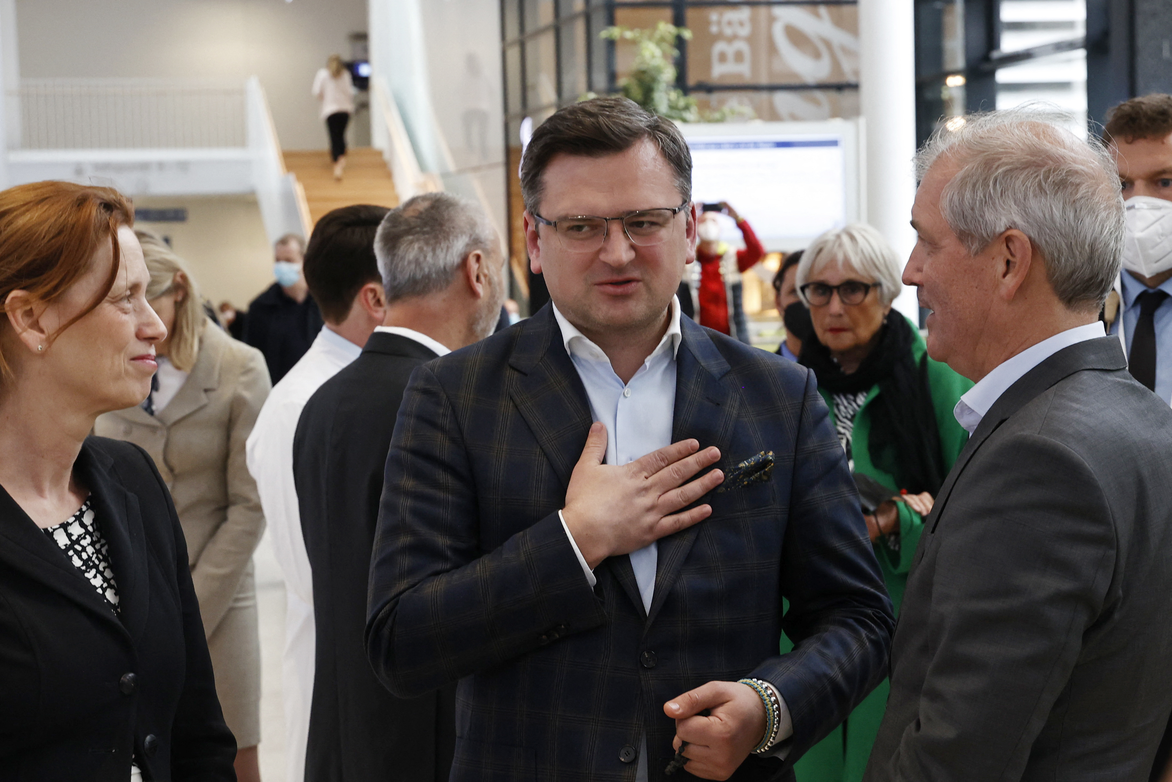 Ukraine's foreign minister Dmytro Kuleba (C) and UKSH Managing director Prof. Dr. Jens Scholz (R) and State Minister of Education