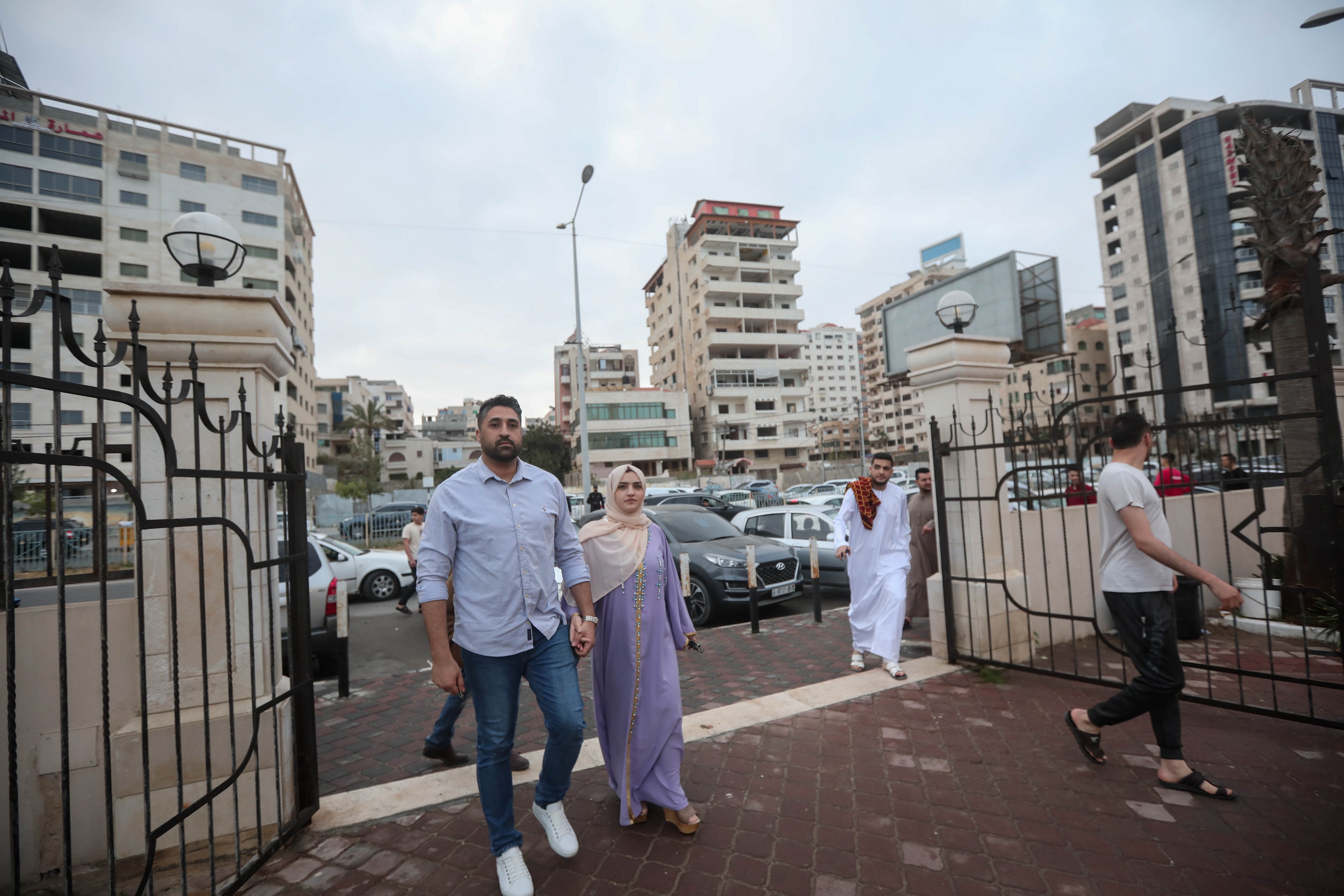 A woman and her husband walk into a mosque