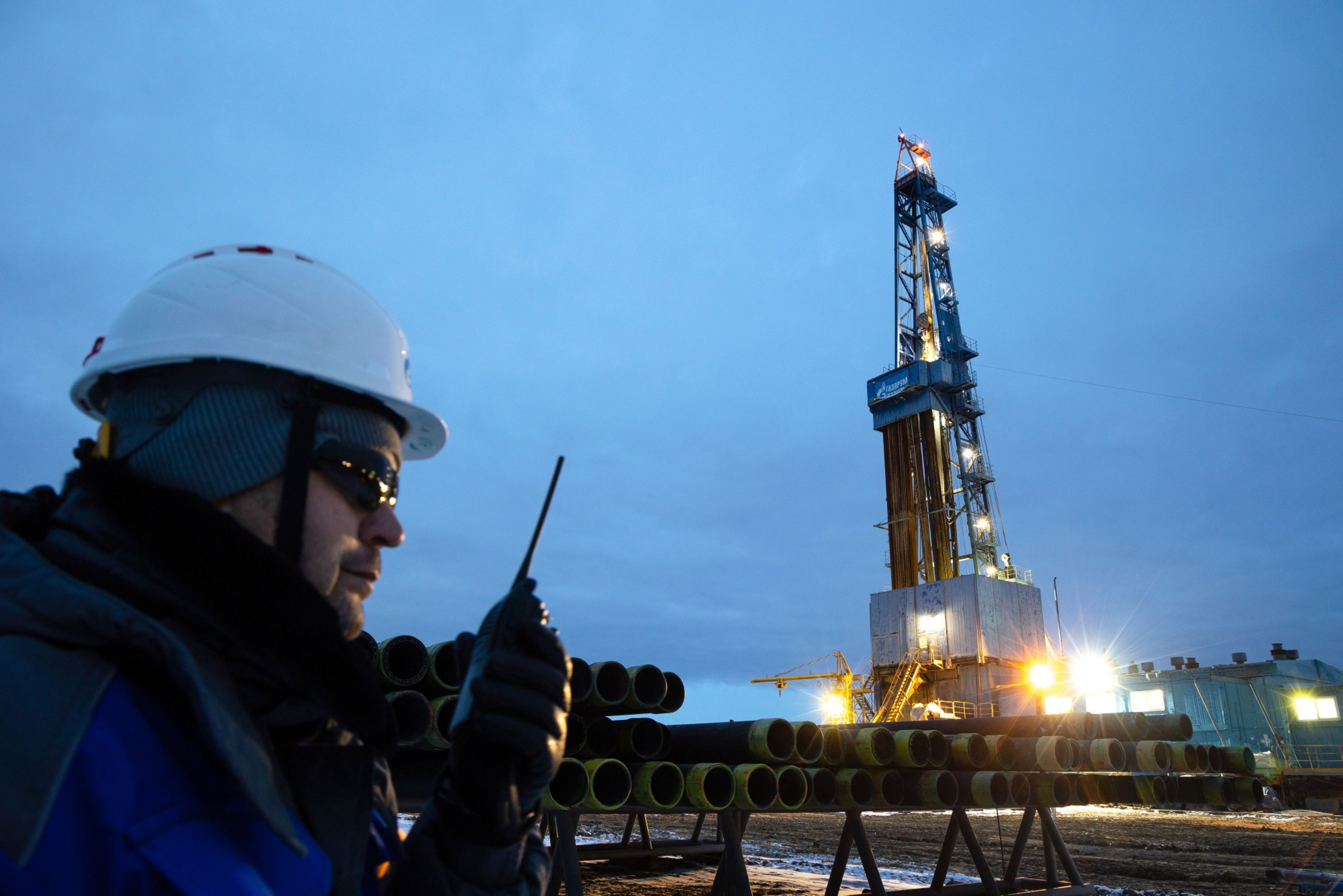 Lights illuminate a gas drilling rig on the Gazprom PJSC Chayandinskoye oil, gas and condensate field, a resource base for the Power of Siberia gas pipeline, in the Lensk district of the Sakha Republic, Russia