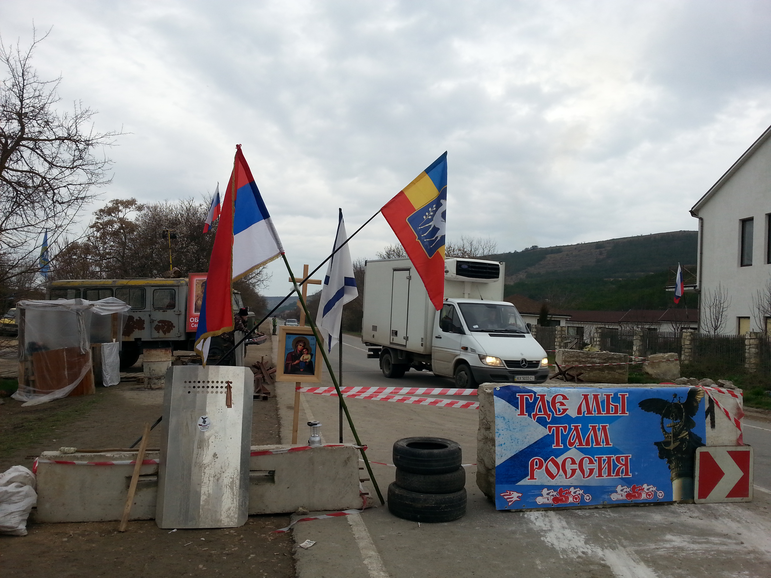 A sign reading 'Russia is where we are' at a roadblock in Donetsk in May 2014