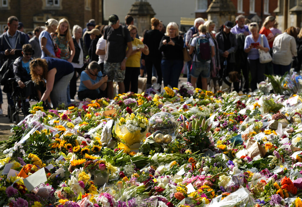 Flowers laid to pay respect to Queen Elizabeth
