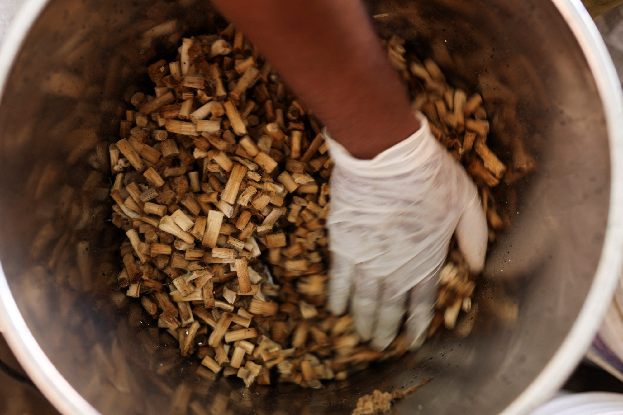 Indian factory reprocesses cigarette ends
