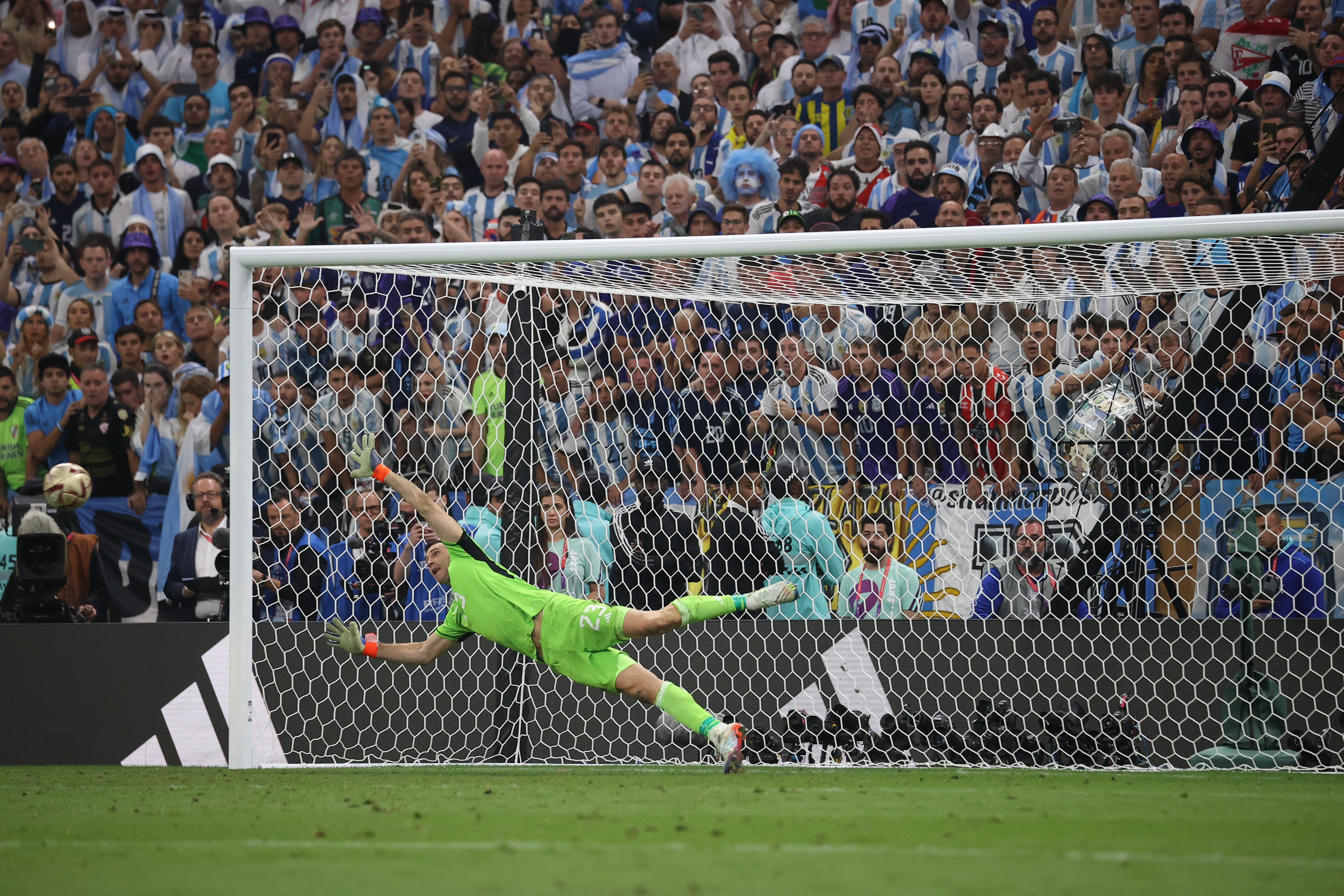 Kylian Mbappe #10 Mbappe scores