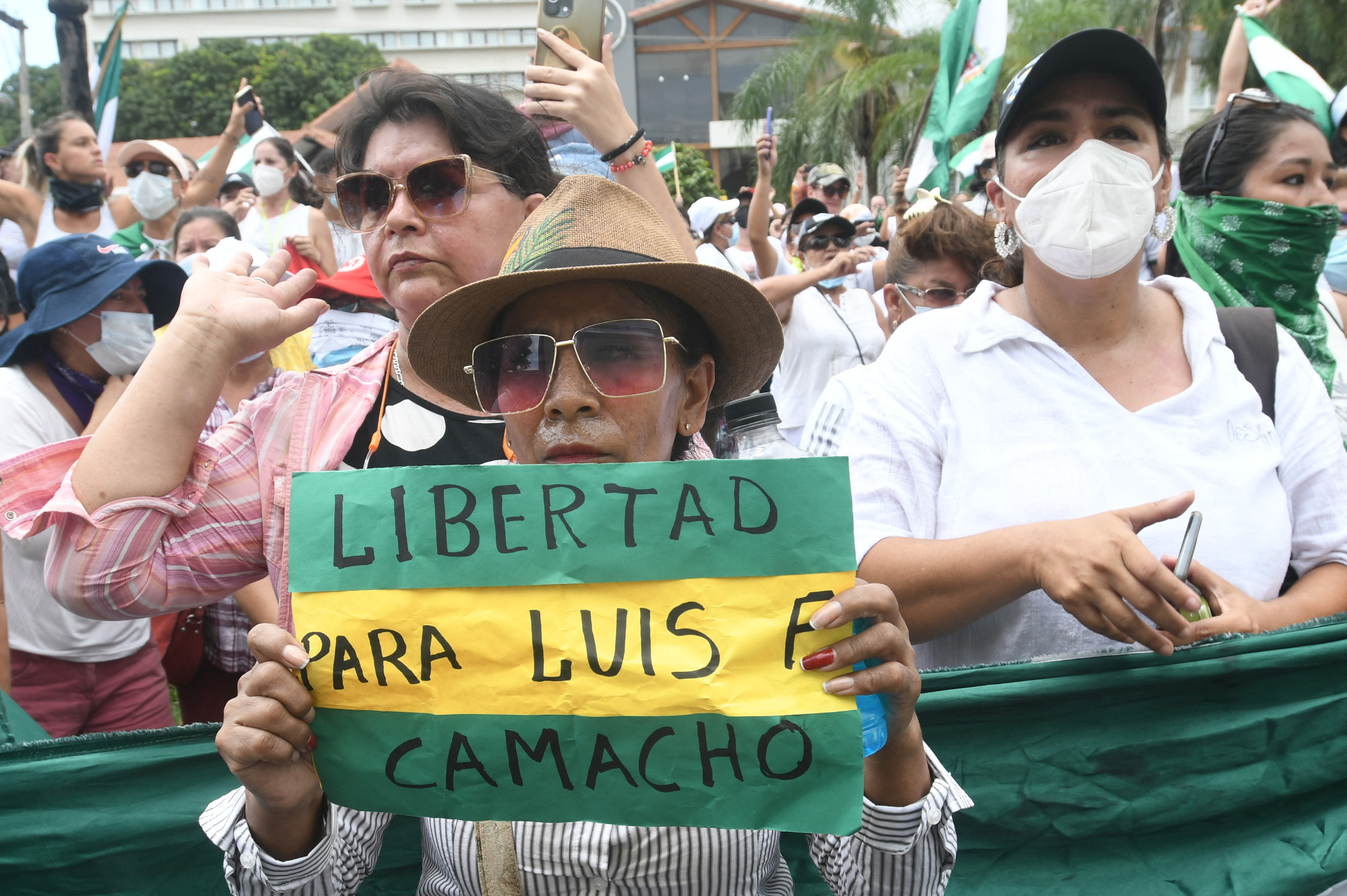 Protesters hold up signs in support of jailed opposition leader Luis Fernandes Camacho.