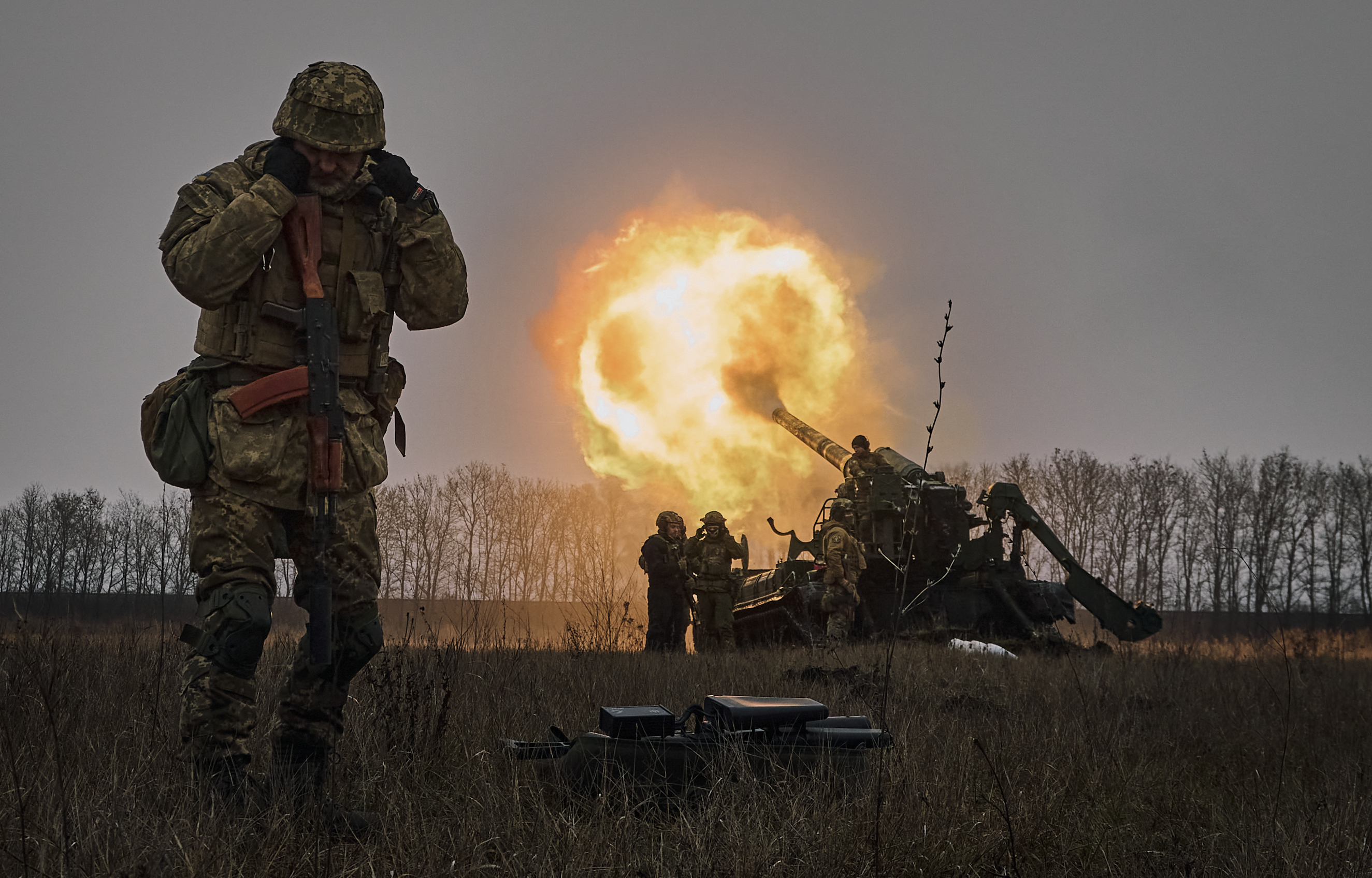 Ukrainian soliders fire artillery systems