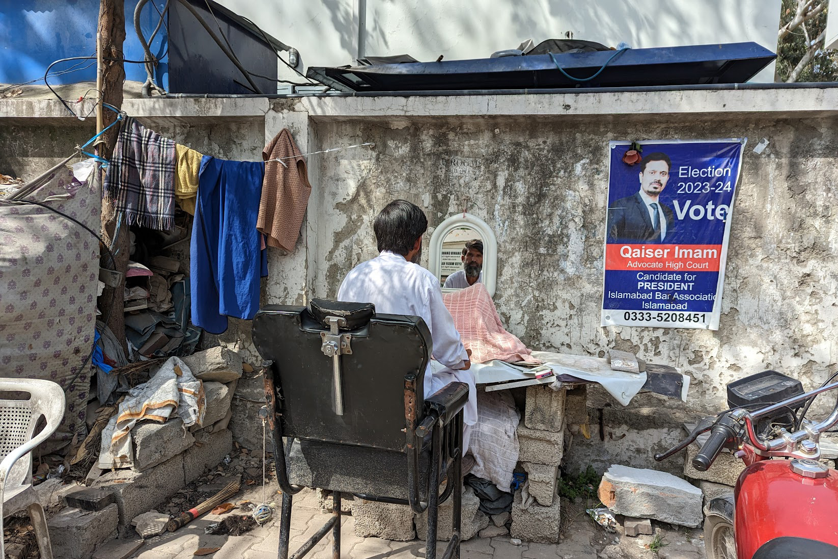 Muhammed Waheed, barber in Pakistan