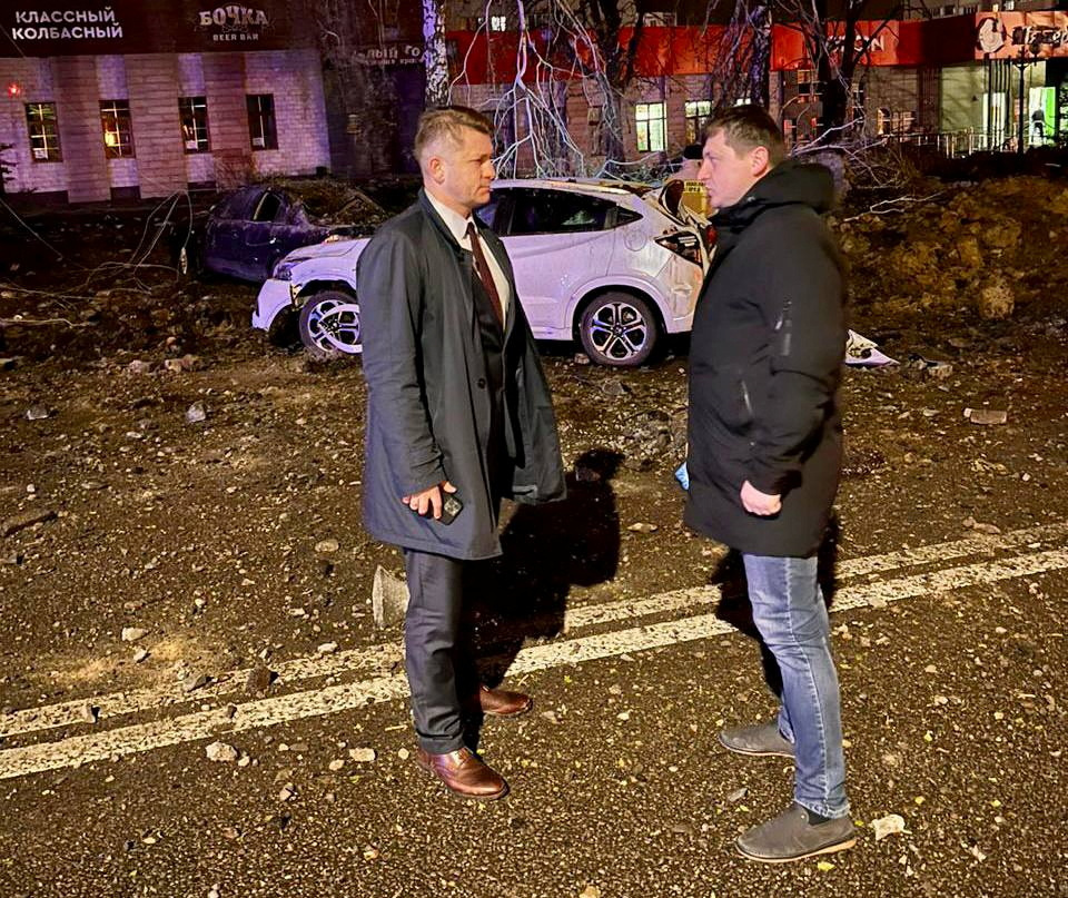 Mayor of the city of Belgorod Valentin Demidov visits the accident scene following a large blast in a street in Belgorod, Russia, April 20, 2023. Mayor of Belgorod City Valentin Demidov via Telegram/Handout via REUTERS ATTENTION EDITORS - THIS IMAGE WAS PROVIDED BY A THIRD PARTY. NO RESALES. NO ARCHIVES. MANDATORY CREDIT.