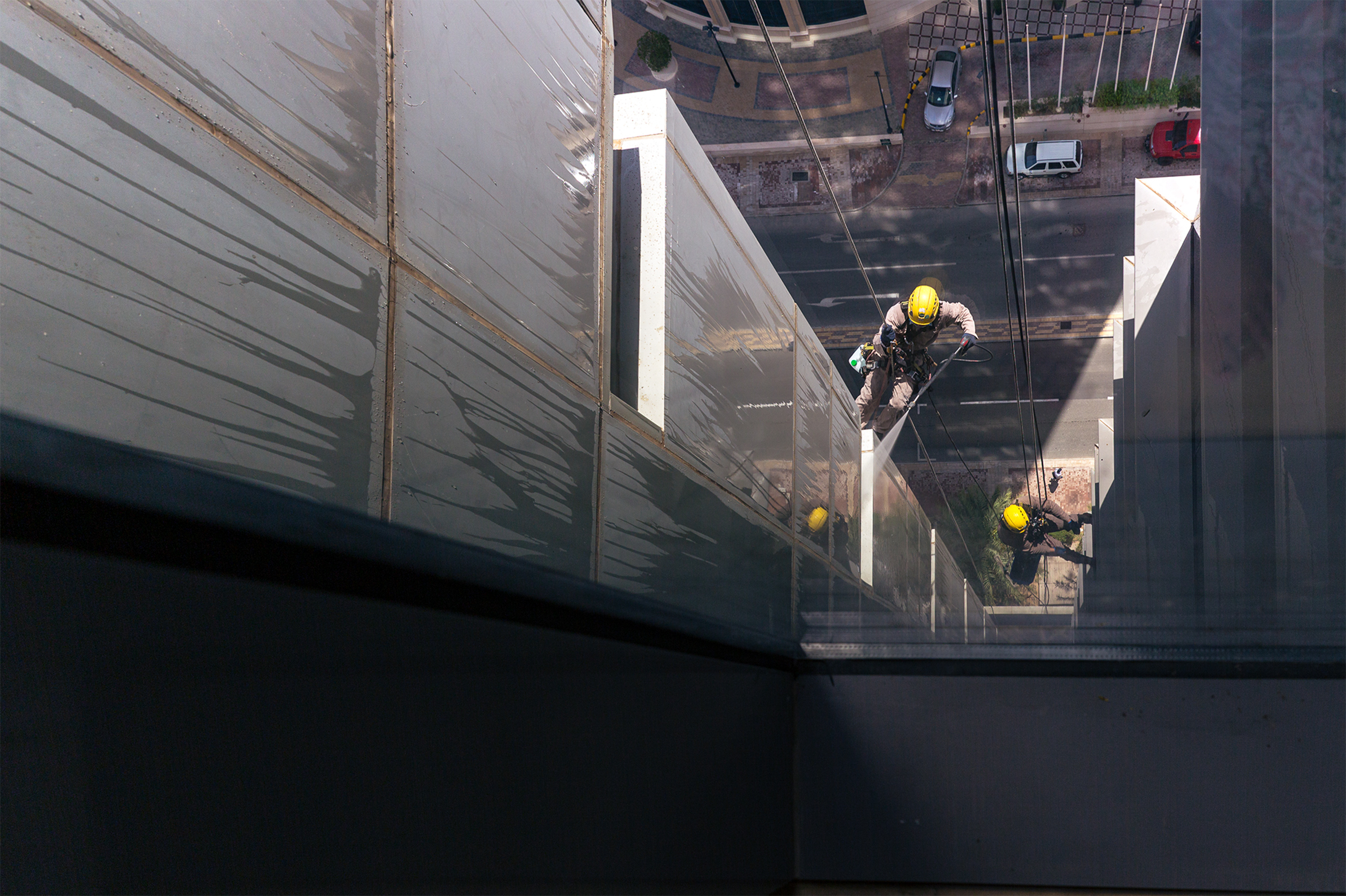 Window cleaning, Qatar,